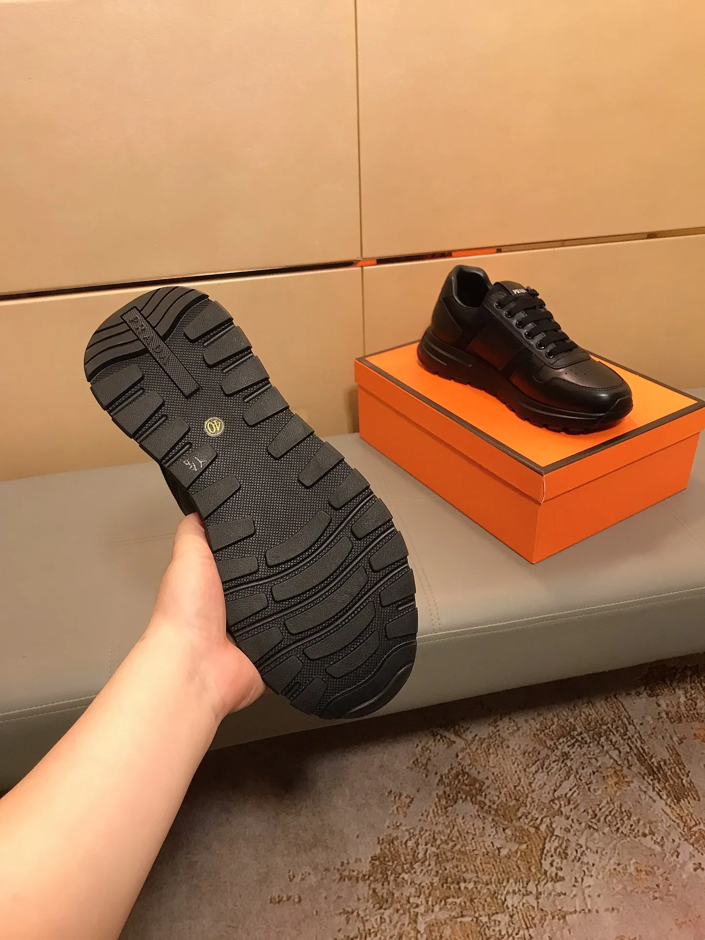 Ex-factory price 400 👟👟【PRADA】Prada's new men's fashion sports and casual shoes🇨🇳High-end boutique💯Exquisite details, uppers made of cowhide + breathable fabrics, pigskin lining🌶🌶Lightweight, wear-resistant and non-slip original outsole, comfortable to wear🎋Classic craftsmanship, fine workmanship, worth owning Code number: 38-44